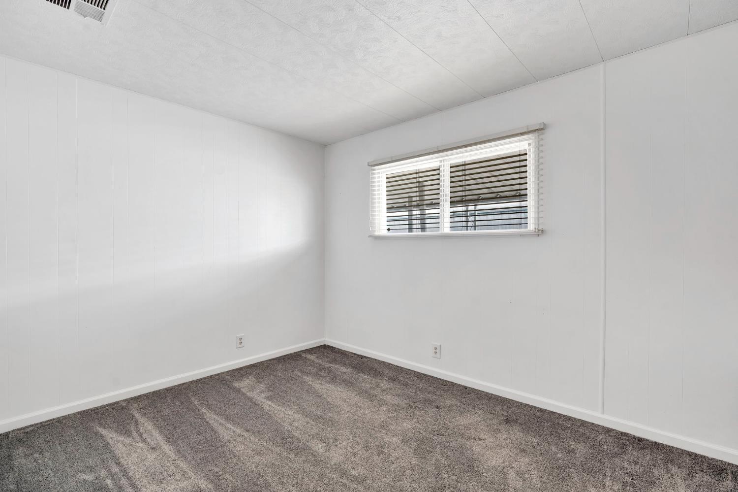 1724 Minnewawa Ave #134, Clovis, CA 93612