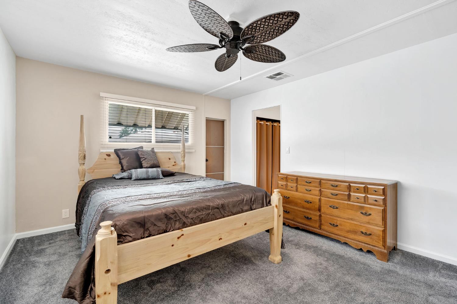 1724 Minnewawa Ave #134, Clovis, CA 93612