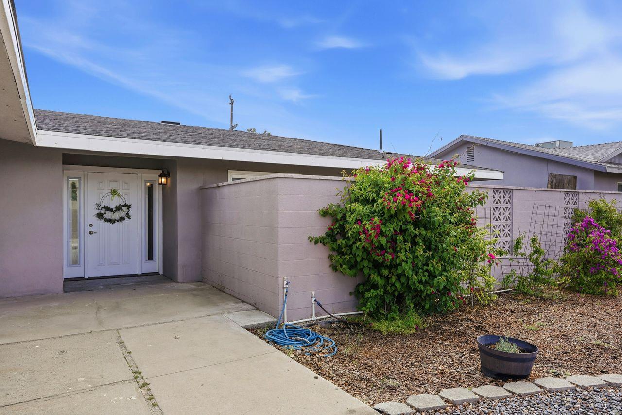 110 W Hazelwood Dr, Lemoore, CA 93245