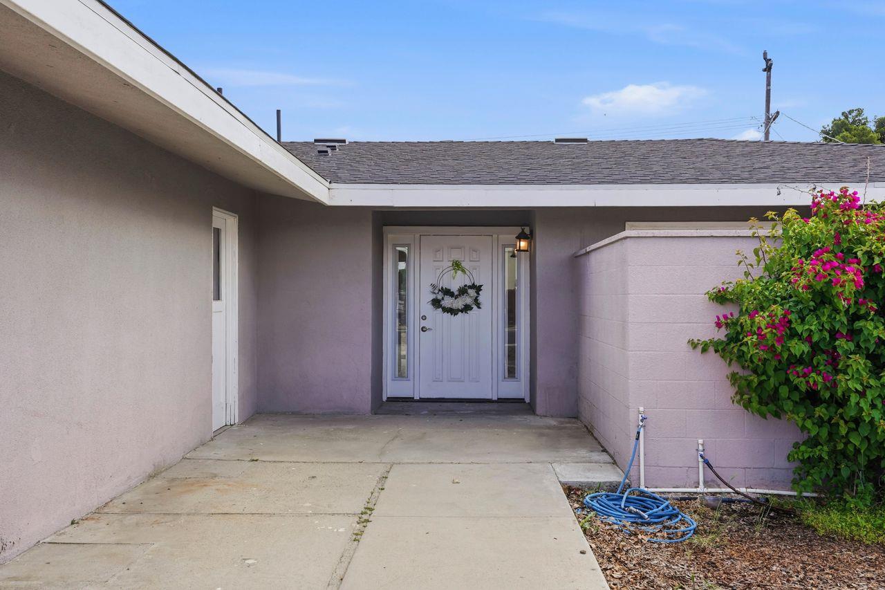 110 W Hazelwood Dr, Lemoore, CA 93245
