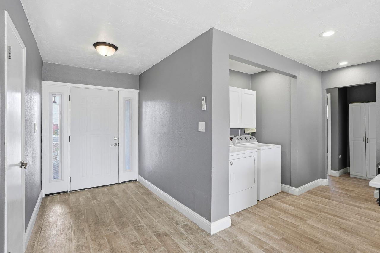 110 W Hazelwood Dr, Lemoore, CA 93245