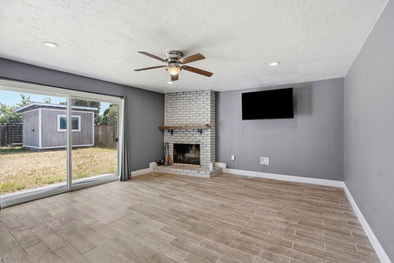 110 W Hazelwood Dr, Lemoore, CA 93245