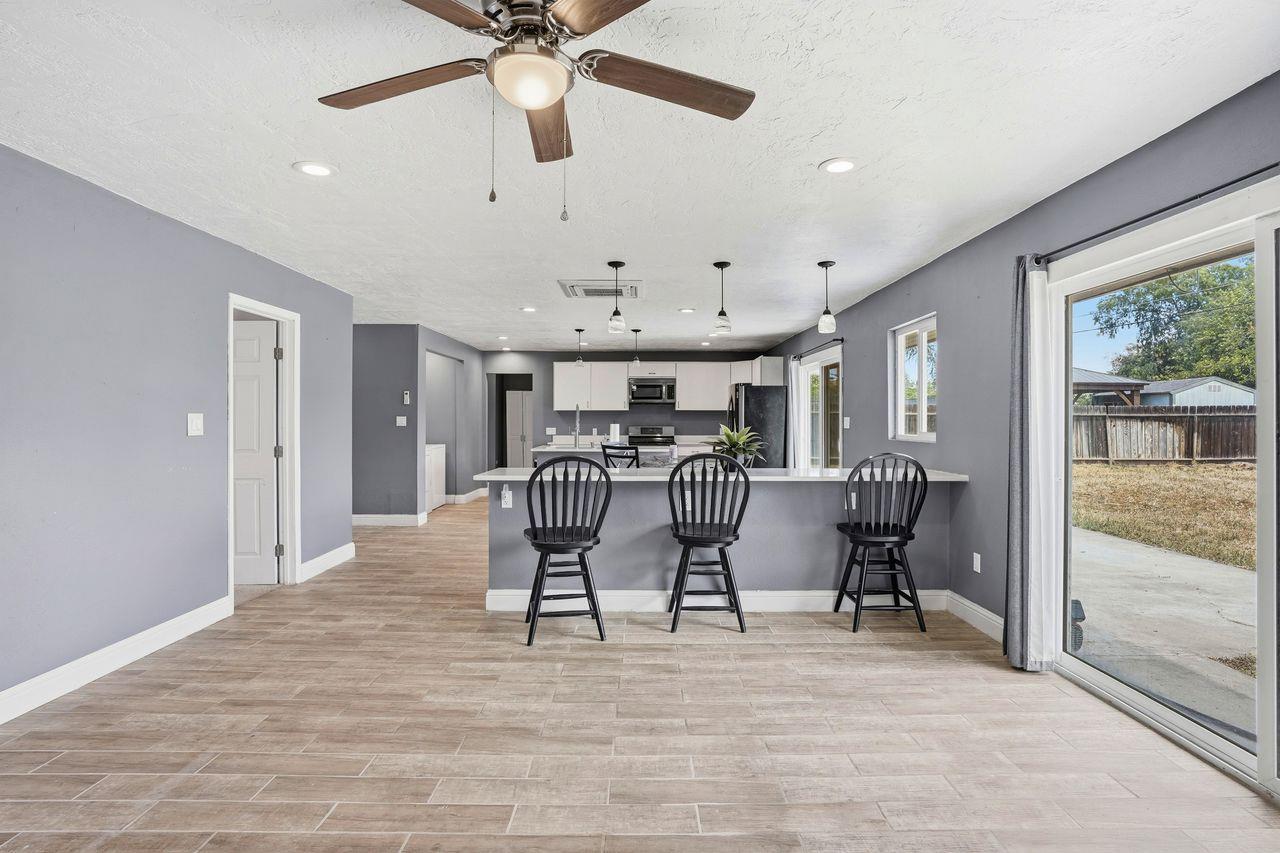 110 W Hazelwood Dr, Lemoore, CA 93245