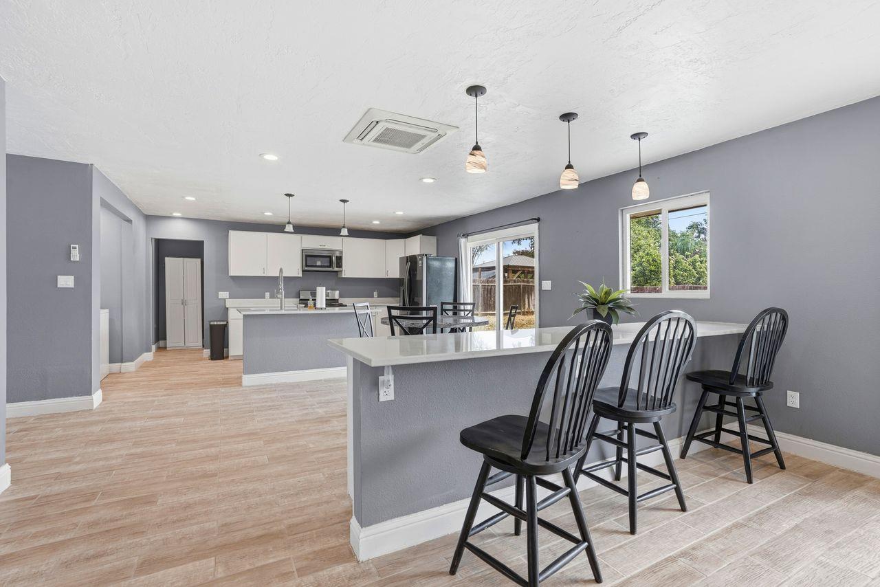 110 W Hazelwood Dr, Lemoore, CA 93245
