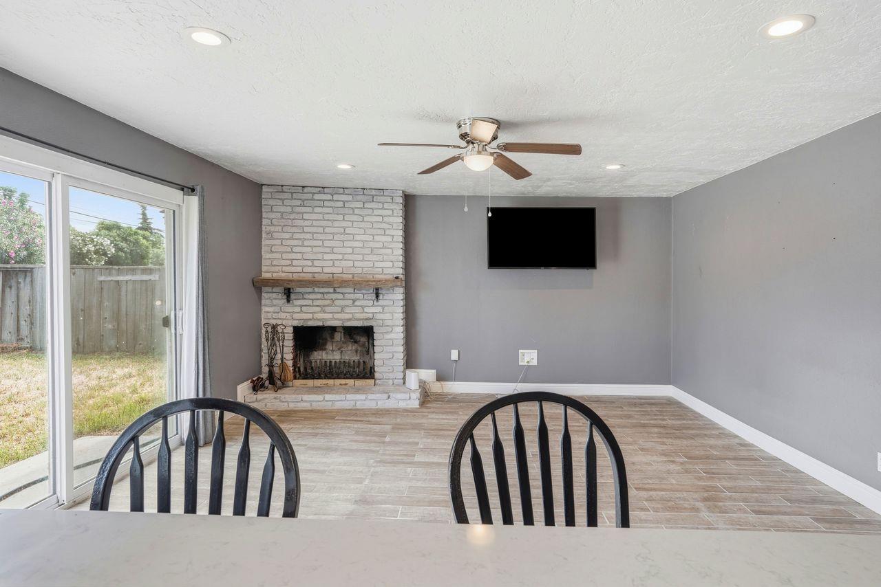 110 W Hazelwood Dr, Lemoore, CA 93245