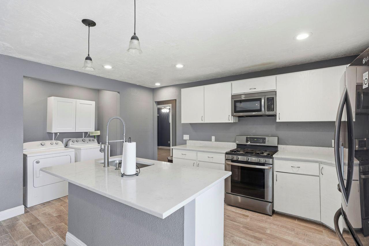 110 W Hazelwood Dr, Lemoore, CA 93245