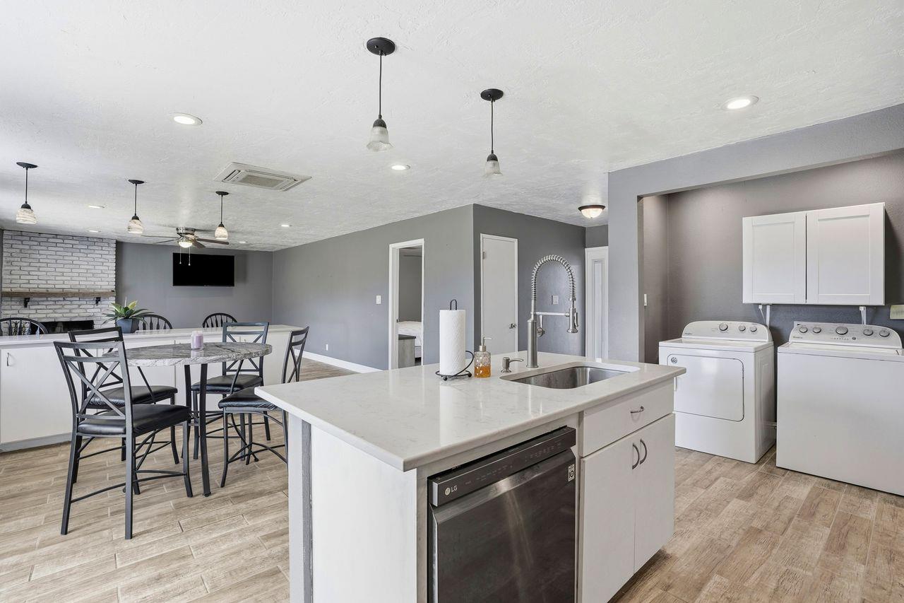 110 W Hazelwood Dr, Lemoore, CA 93245