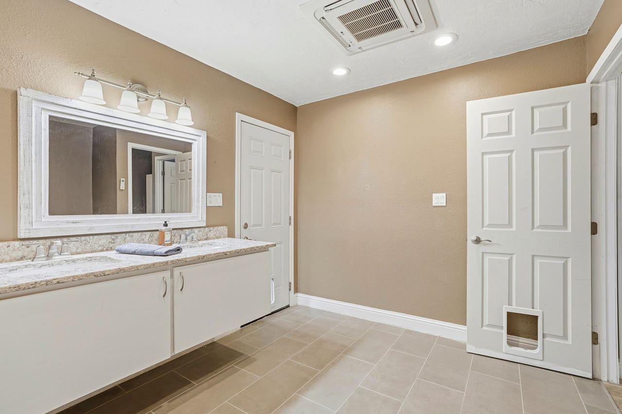 110 W Hazelwood Dr, Lemoore, CA 93245