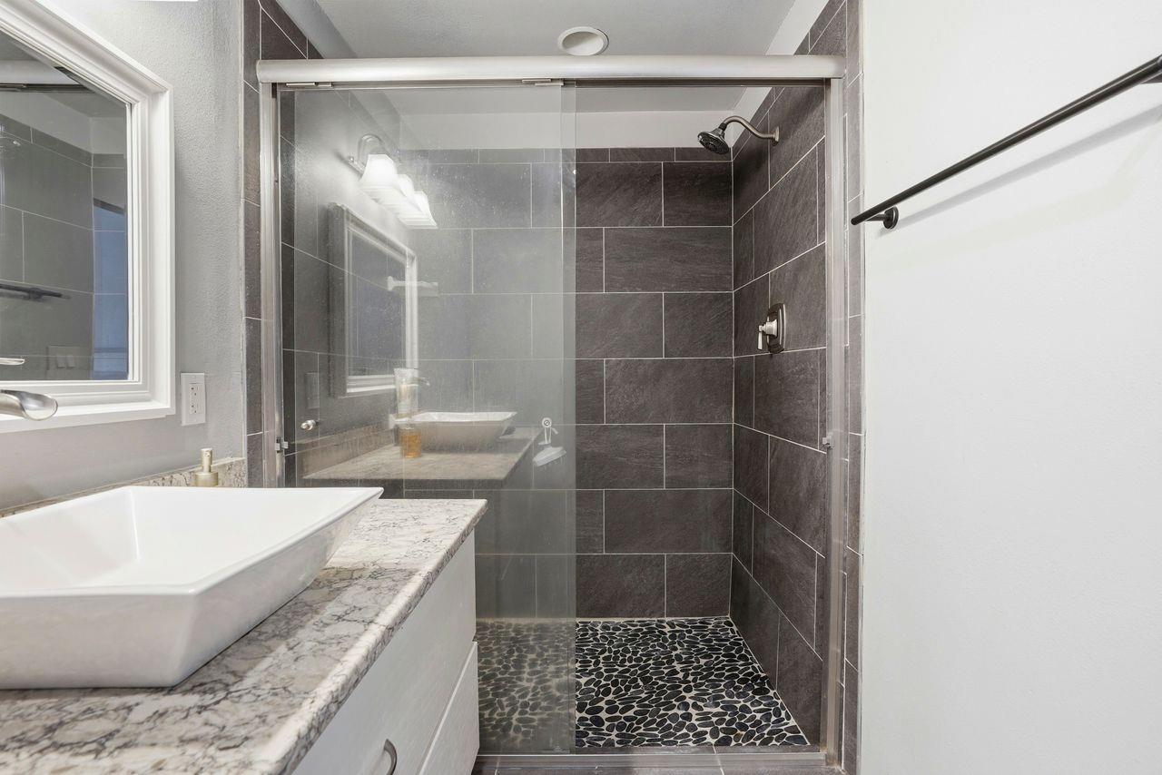 110 W Hazelwood Dr, Lemoore, CA 93245