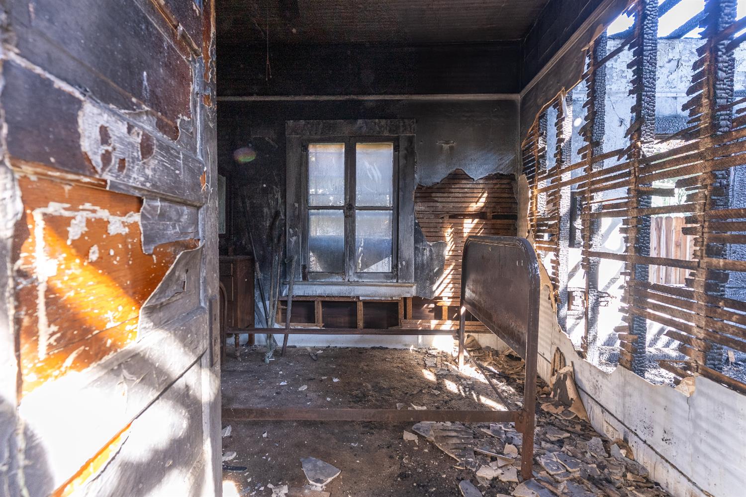 1039 N Roosevelt Ave, Fresno, CA 93728