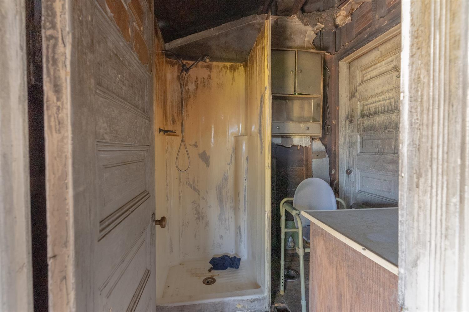 1039 N Roosevelt Ave, Fresno, CA 93728