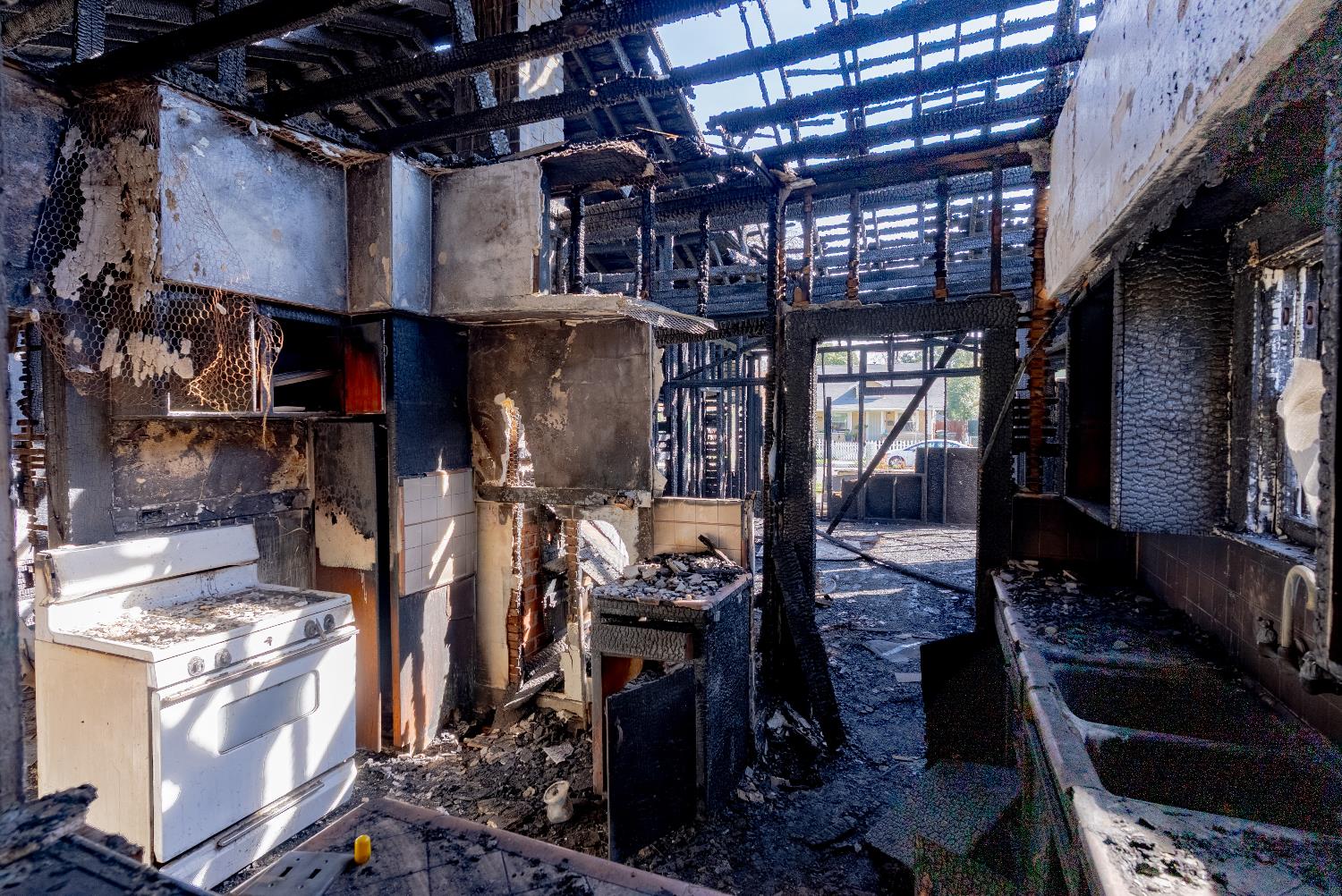 1039 N Roosevelt Ave, Fresno, CA 93728