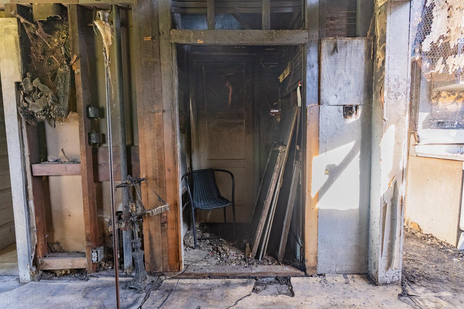 1039 N Roosevelt Ave, Fresno, CA 93728