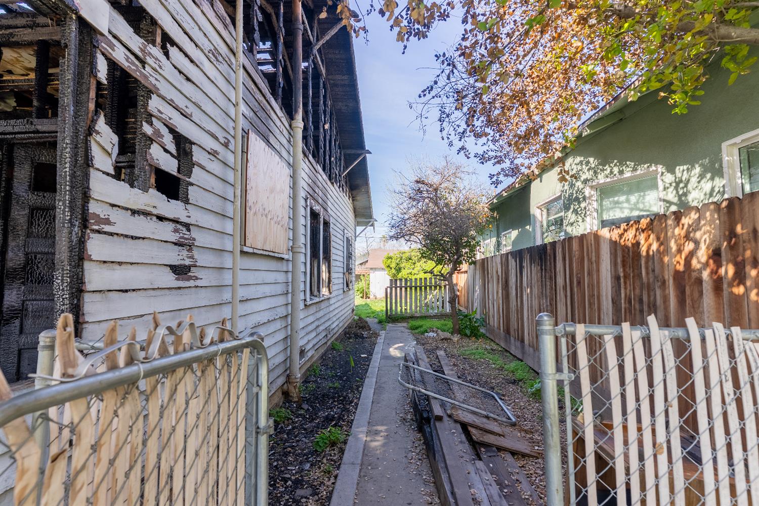 1039 N Roosevelt Ave, Fresno, CA 93728