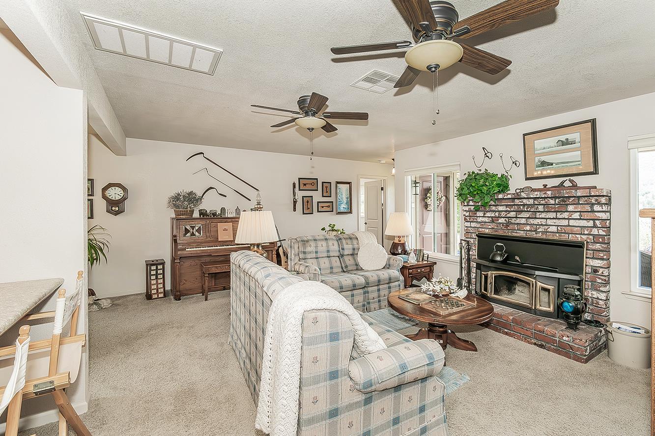 26876 Tollhouse Rd, Tollhouse, CA 93667