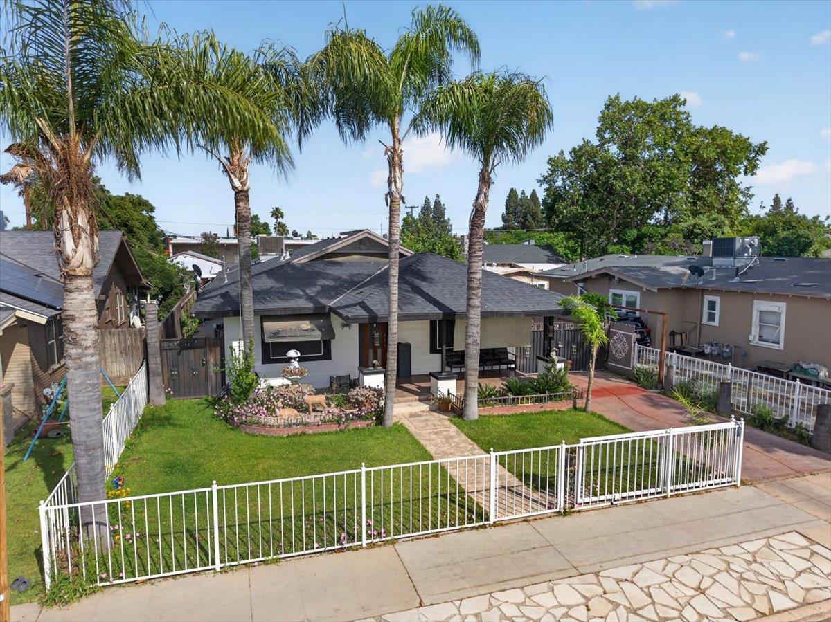 1264 N Calaveras St, Fresno, CA 93728