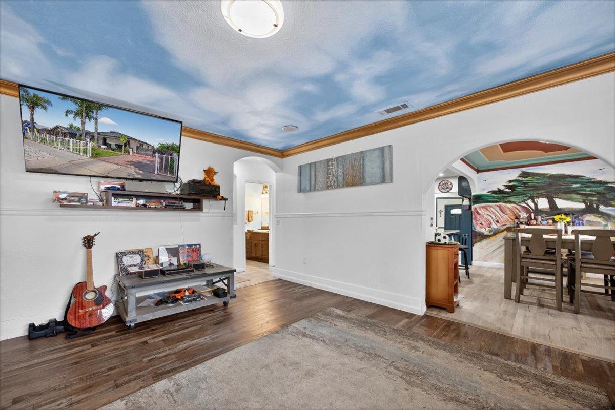 1264 N Calaveras St, Fresno, CA 93728