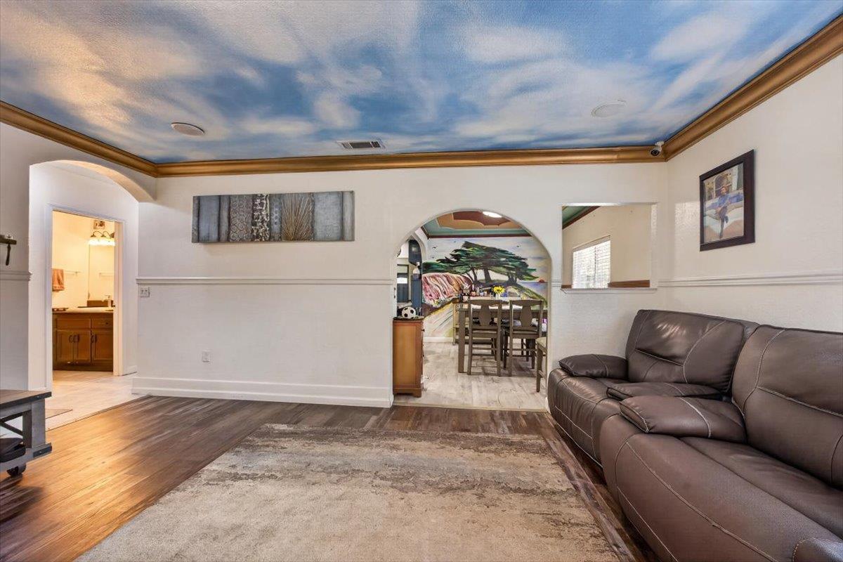 1264 N Calaveras St, Fresno, CA 93728