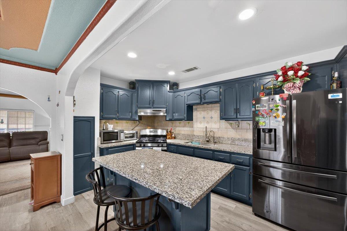 1264 N Calaveras St, Fresno, CA 93728