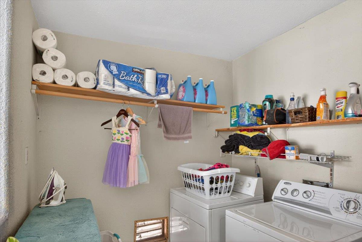1264 N Calaveras St, Fresno, CA 93728