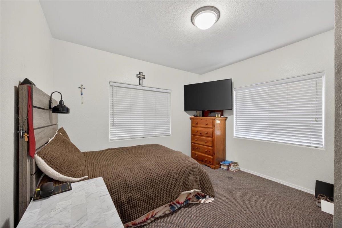 1264 N Calaveras St, Fresno, CA 93728