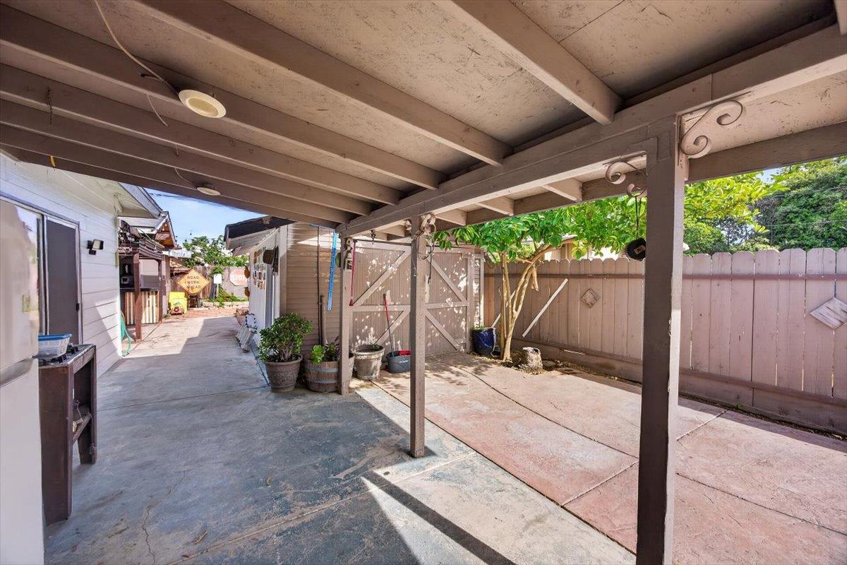 1264 N Calaveras St, Fresno, CA 93728