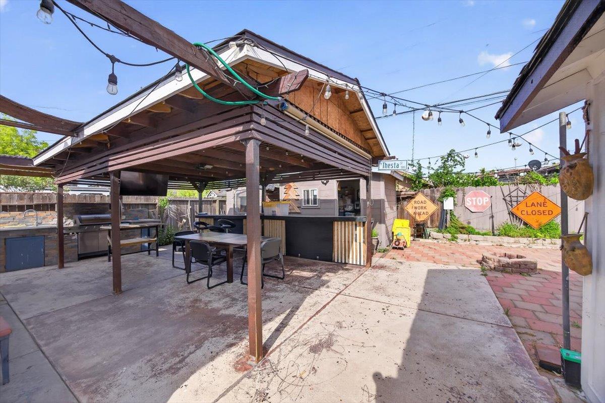 1264 N Calaveras St, Fresno, CA 93728