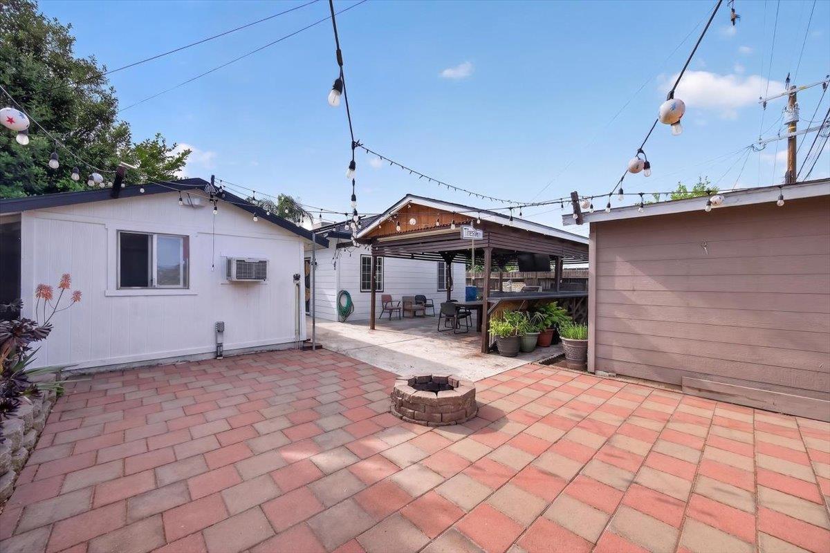 1264 N Calaveras St, Fresno, CA 93728