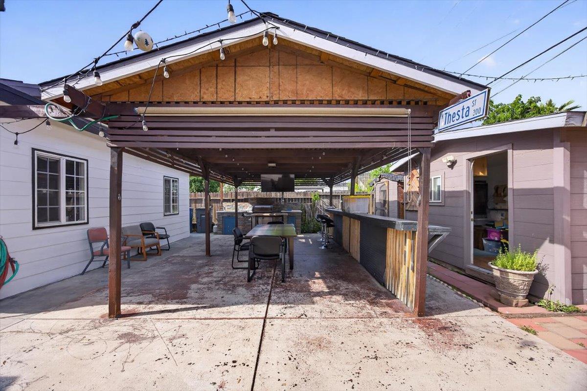 1264 N Calaveras St, Fresno, CA 93728