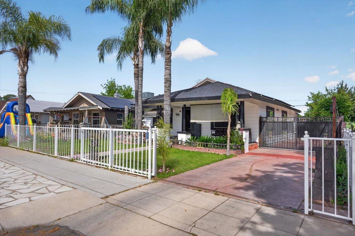 1264 N Calaveras St, Fresno, CA 93728