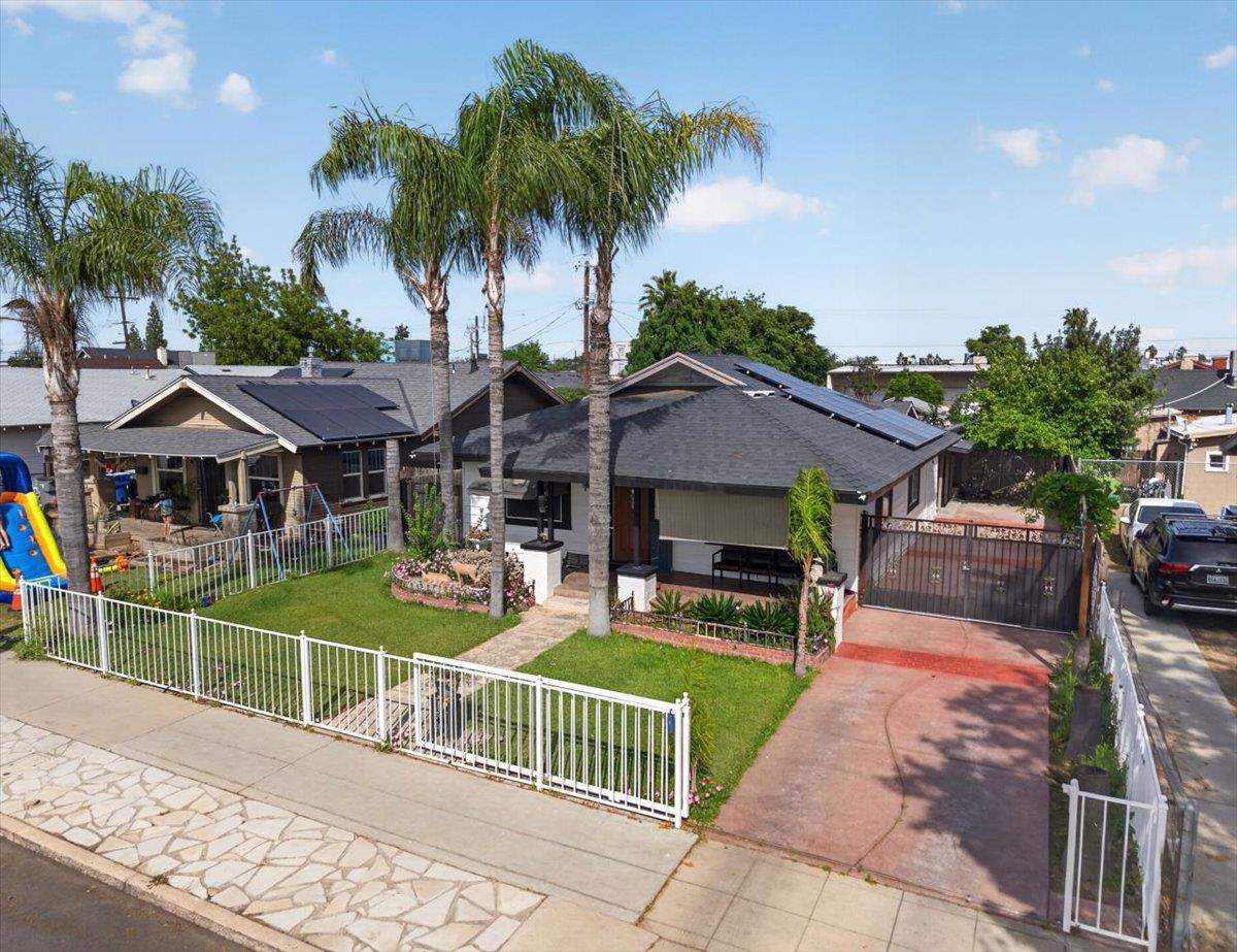 1264 N Calaveras St, Fresno, CA 93728