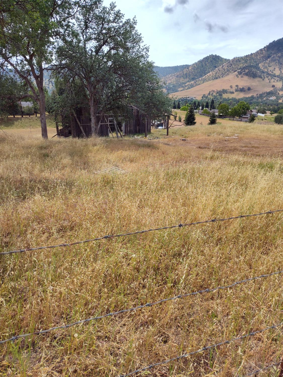 8121 Monreal Dr, Sanger, CA 93657