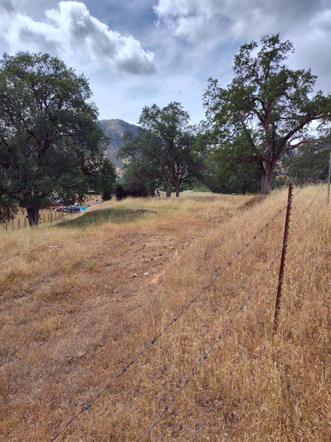 8121 Monreal Dr, Sanger, CA 93657