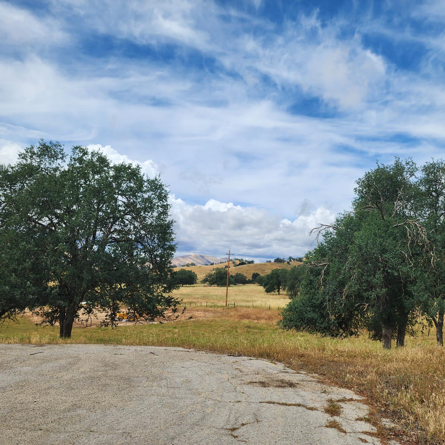 8121 Monreal Dr, Sanger, CA 93657