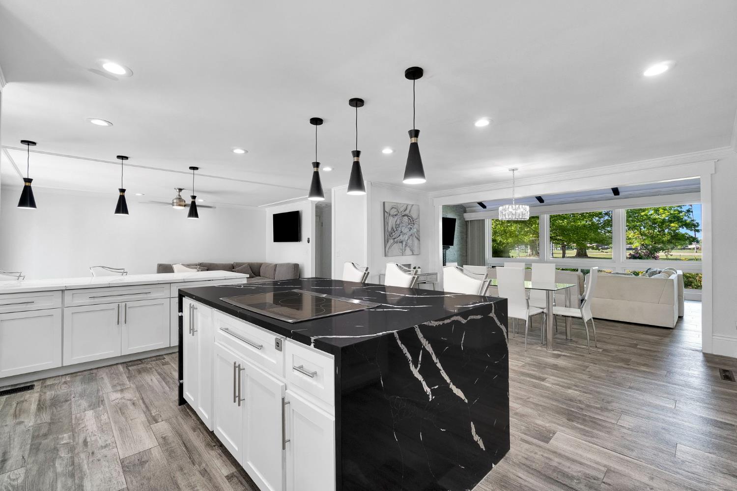 5976 E Butler Ave, Fresno, CA 93727