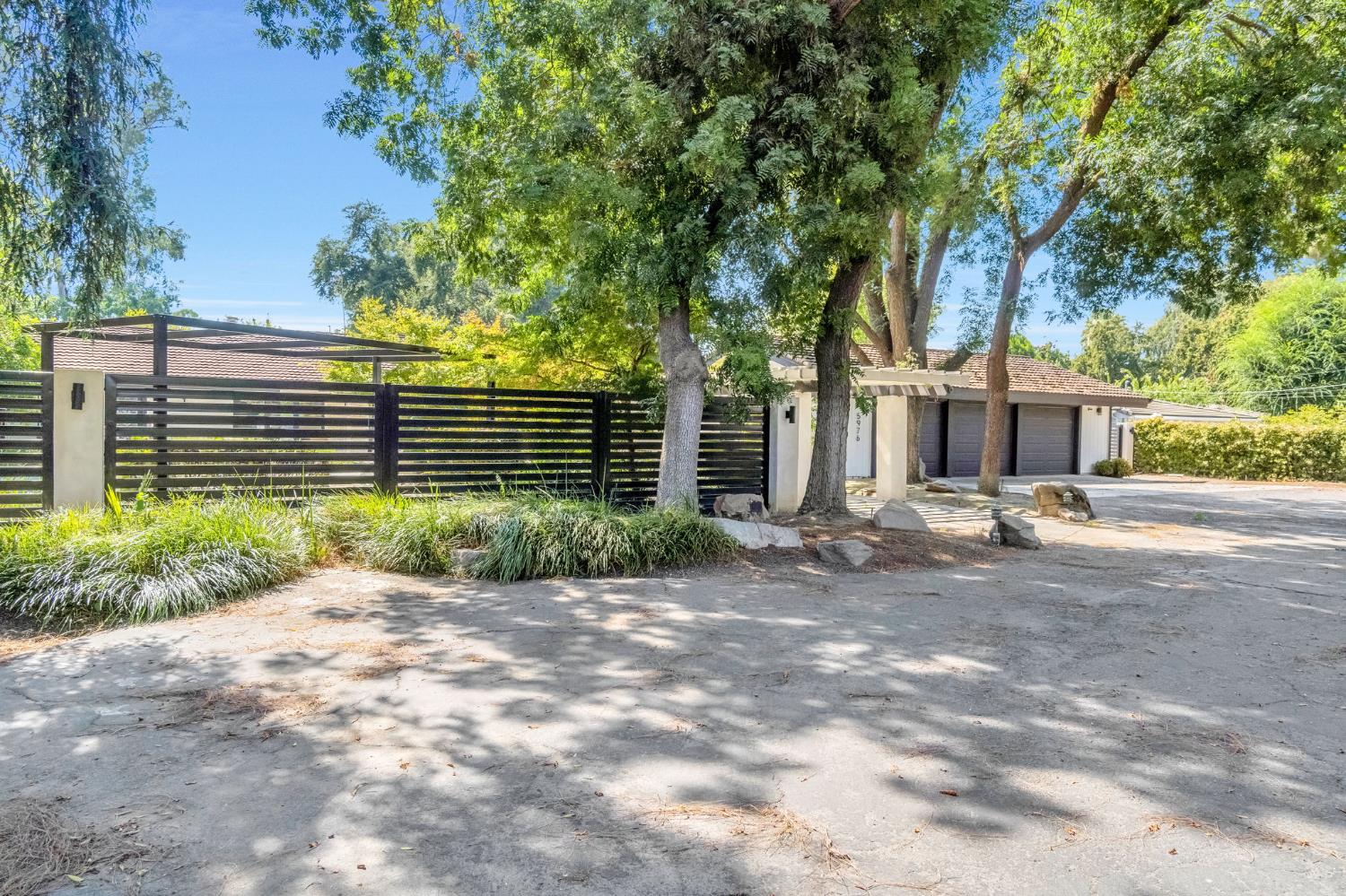 5976 E Butler Ave, Fresno, CA 93727