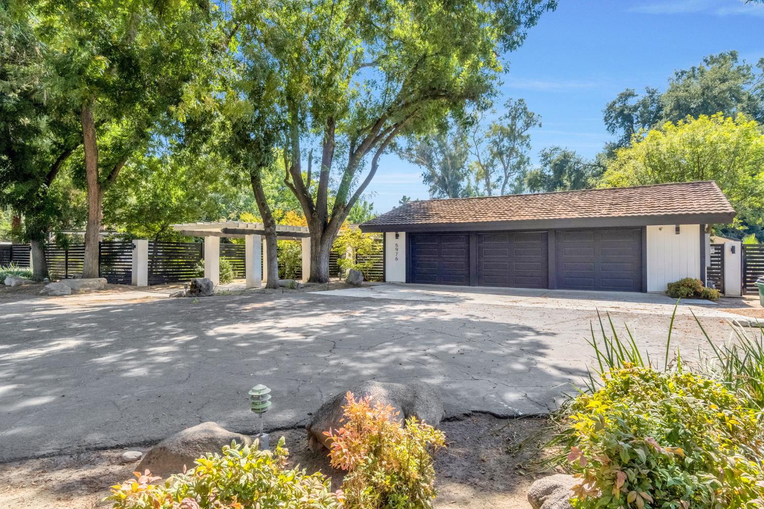 5976 E Butler Ave, Fresno, CA 93727