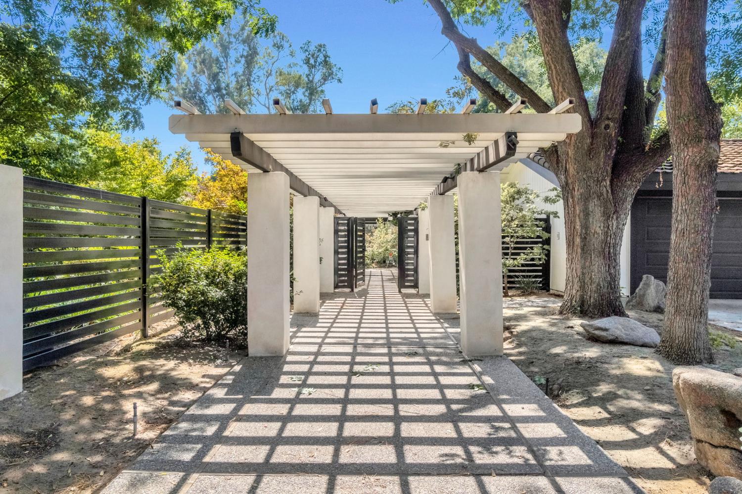 5976 E Butler Ave, Fresno, CA 93727