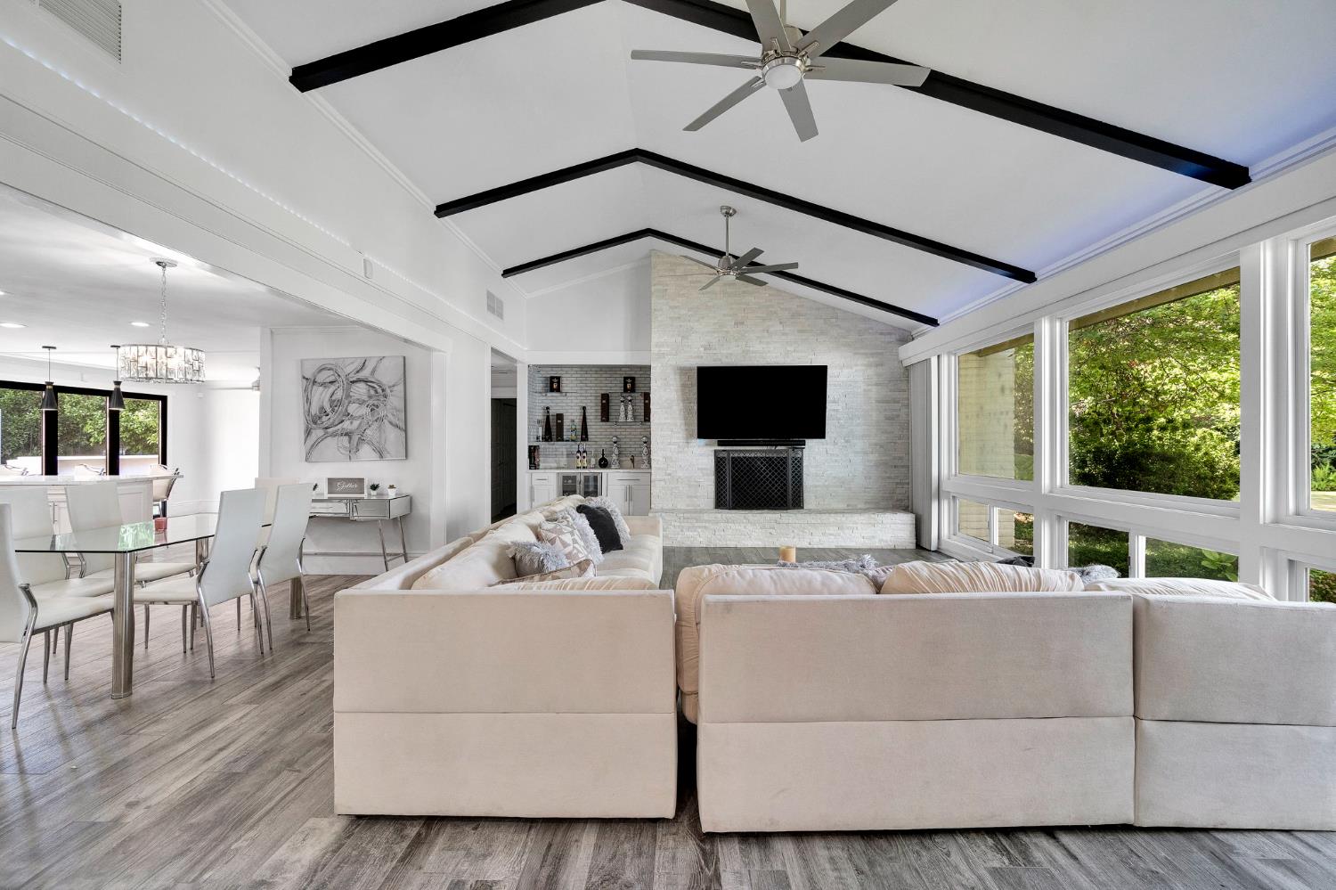 5976 E Butler Ave, Fresno, CA 93727