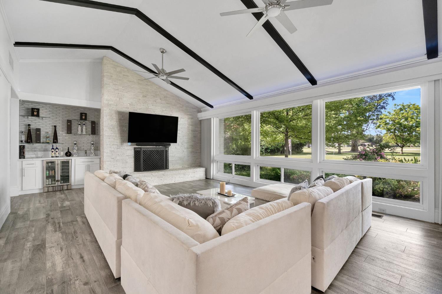 5976 E Butler Ave, Fresno, CA 93727