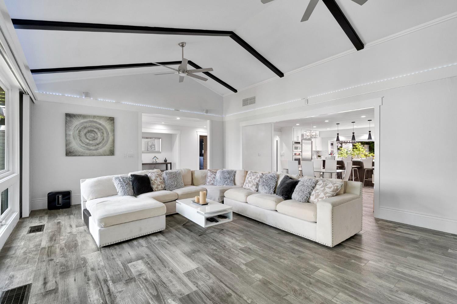 5976 E Butler Ave, Fresno, CA 93727