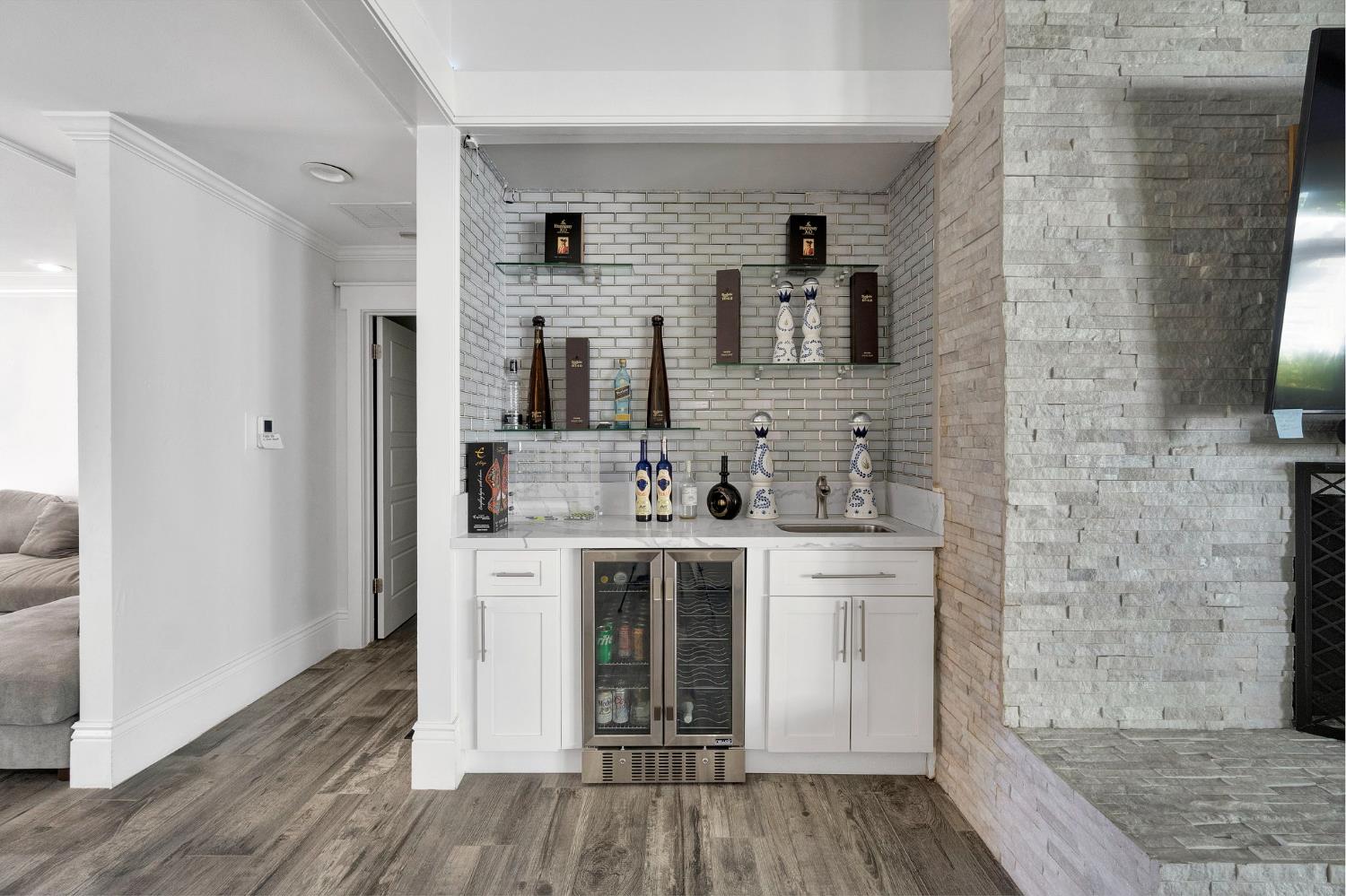 5976 E Butler Ave, Fresno, CA 93727