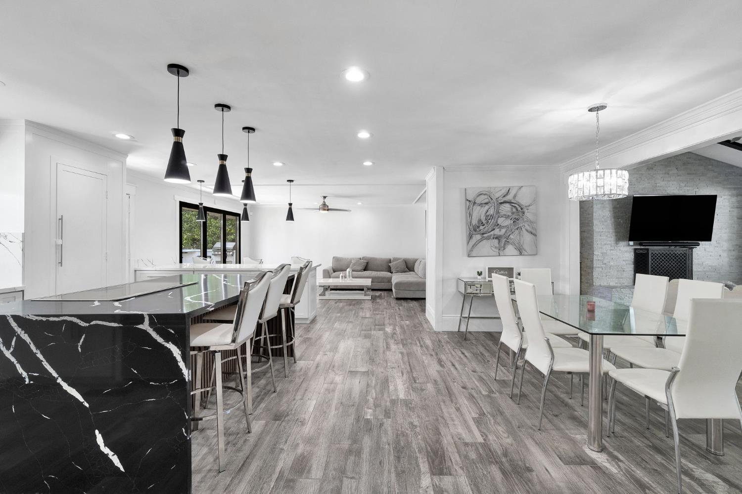 5976 E Butler Ave, Fresno, CA 93727