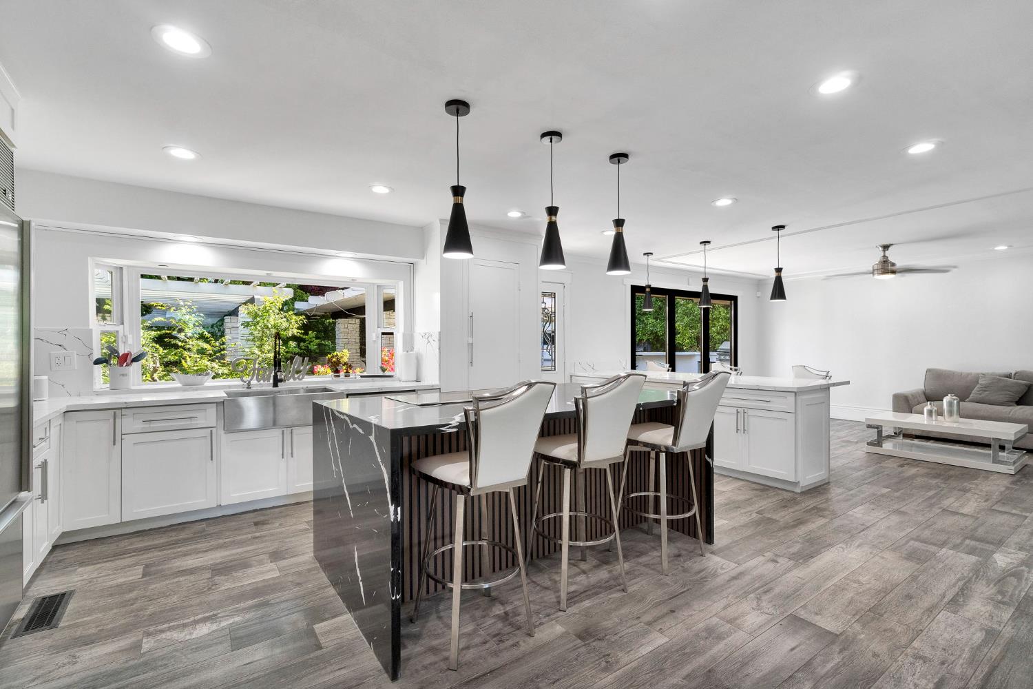 5976 E Butler Ave, Fresno, CA 93727