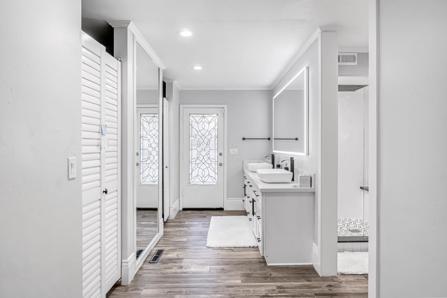 5976 E Butler Ave, Fresno, CA 93727