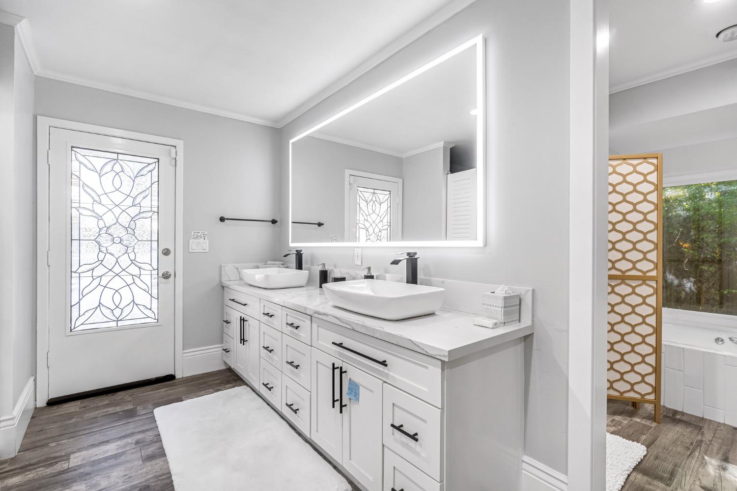 5976 E Butler Ave, Fresno, CA 93727