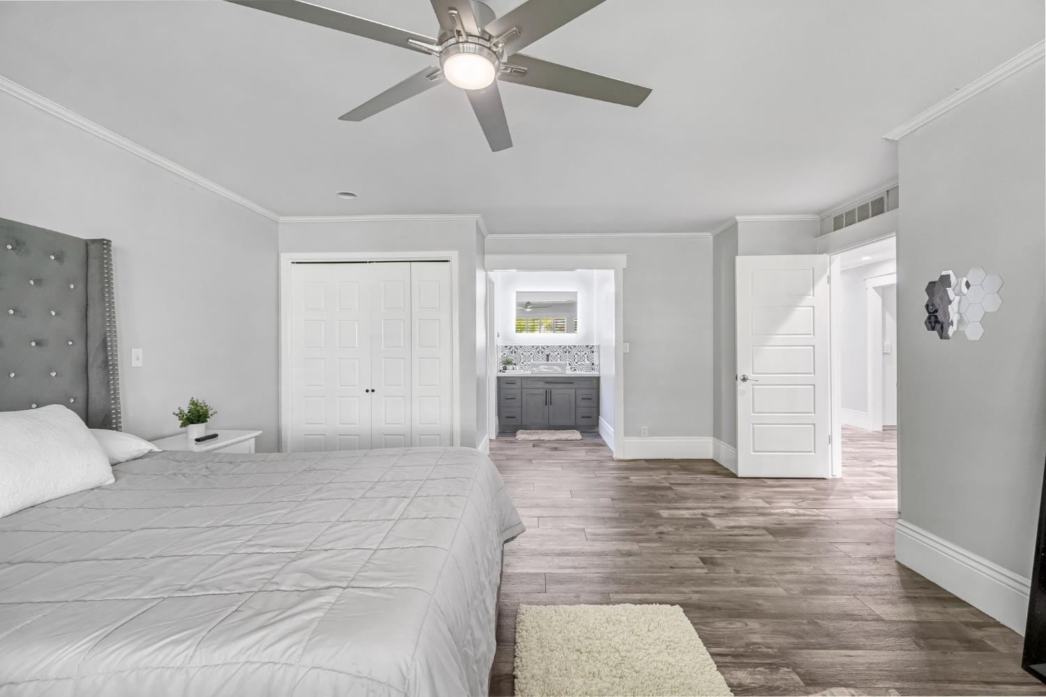 5976 E Butler Ave, Fresno, CA 93727