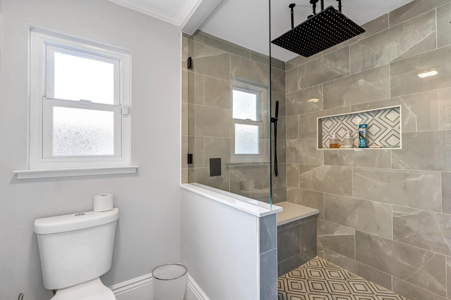 5976 E Butler Ave, Fresno, CA 93727