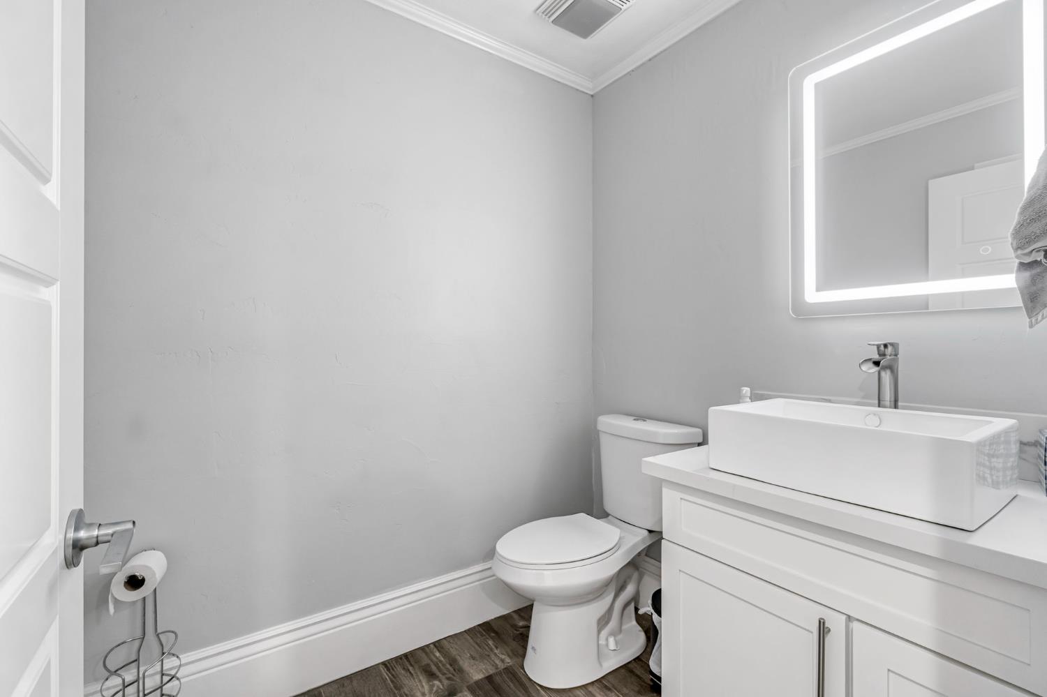 5976 E Butler Ave, Fresno, CA 93727