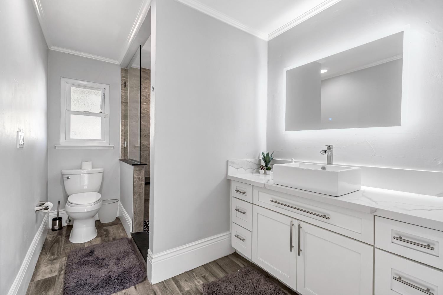 5976 E Butler Ave, Fresno, CA 93727